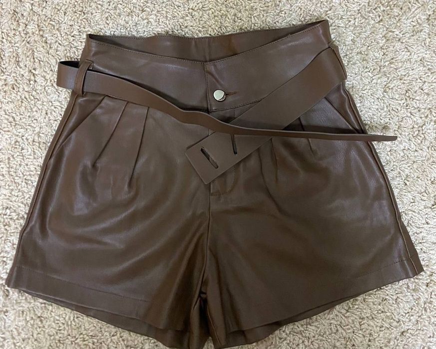 Шкіряні та твідові шорти