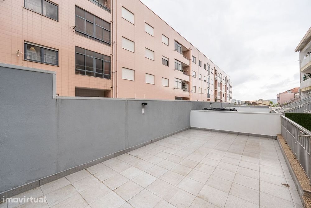 Apartamento T3 Renovado em Braga – Localização Premium com Terraço