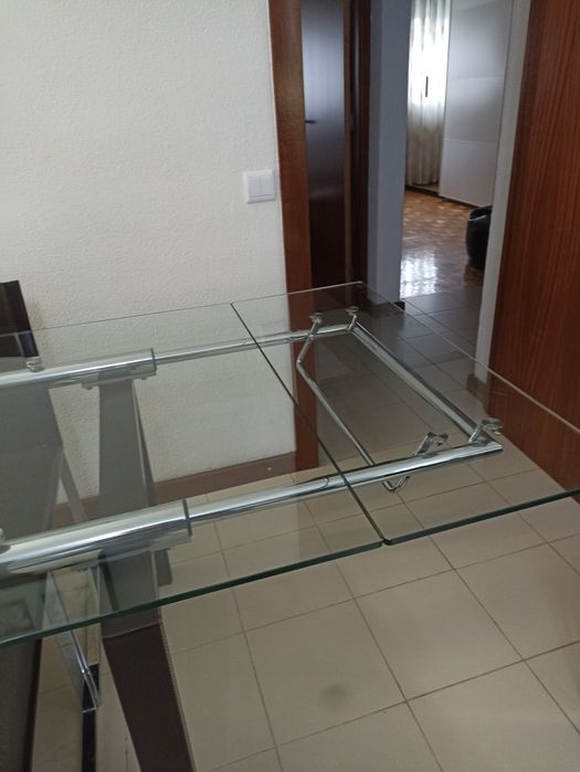 Mesa e seis cadeiras modelo e material italiano italiano