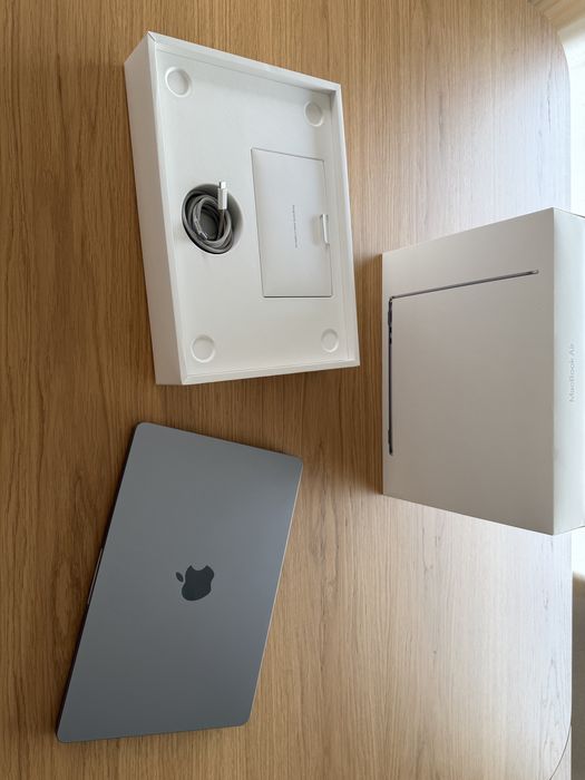 Macbook Air 13” M2 256GB 8GB RAM