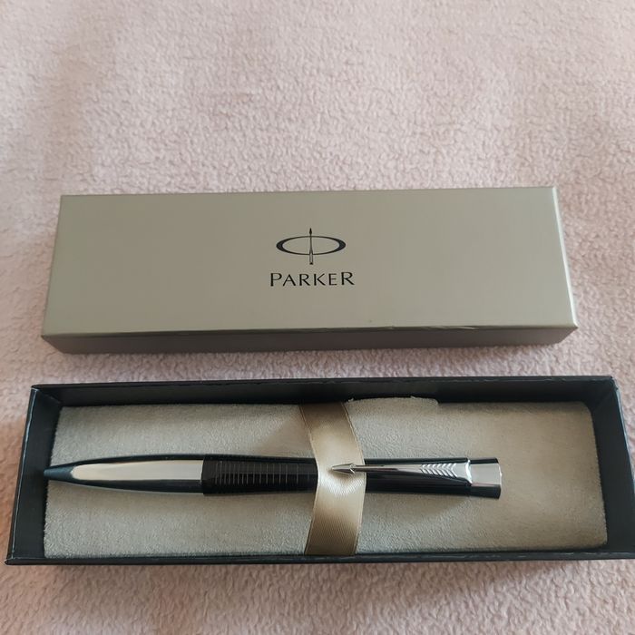 Ручка кулькова Parker Urban Premium Ebony Metal Chiselled CT.