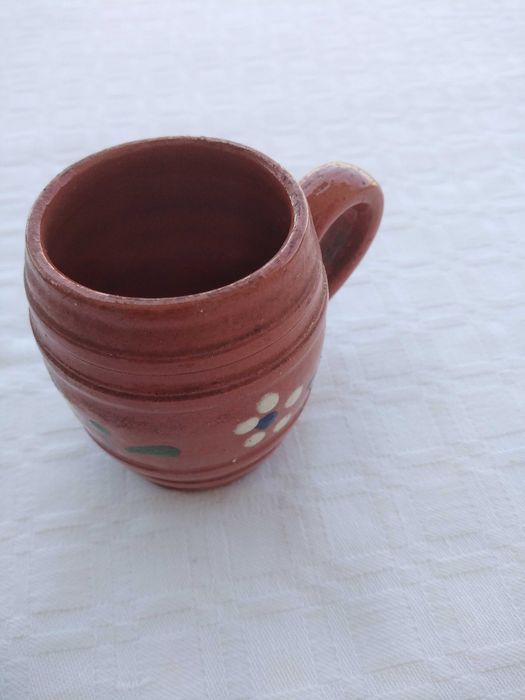 Pequena Caneca de Barro