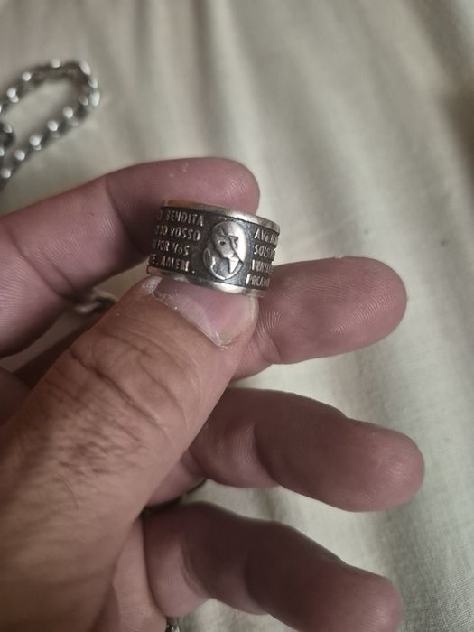 Anel de nossa senhora prata, fio de inox com cruz.