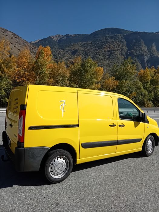 Vendo carrinha,sem ferrugem como se vê nas fotos.