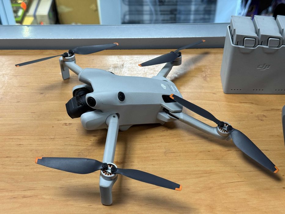 Dron DJI Mini 4 Pro Fly More Combo +kontroler RC2