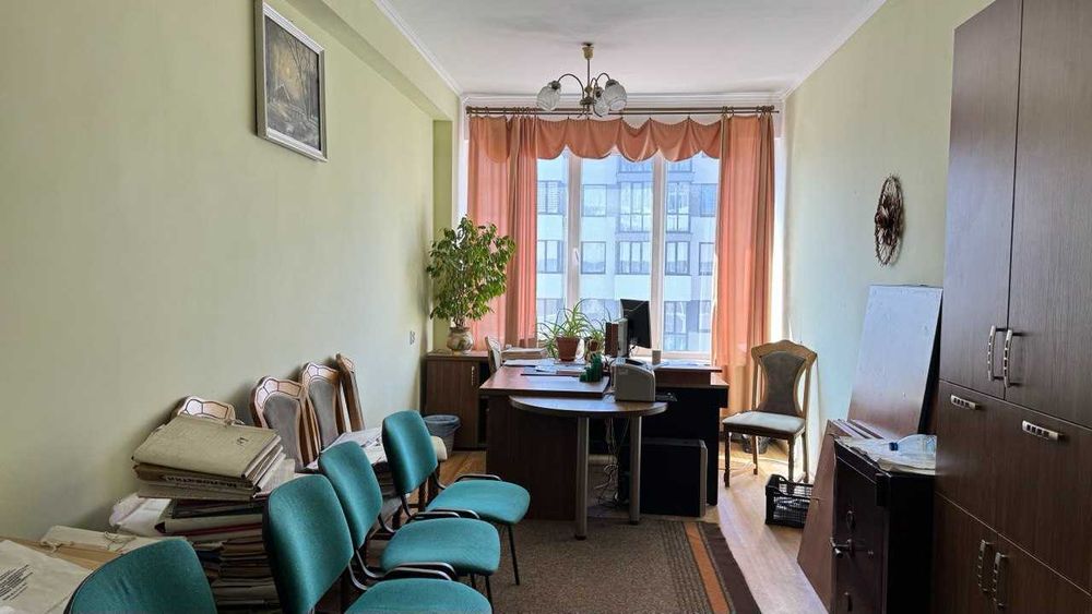 Продаж офісного приміщення по проспекту Чорновола