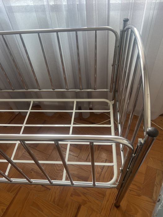 Cama de Grades de Ferro