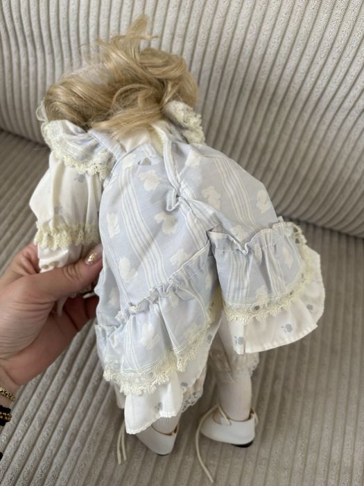 porcelanowa lalka kolekcjonerska