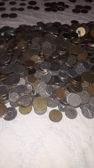 Монеты .много разных стран.