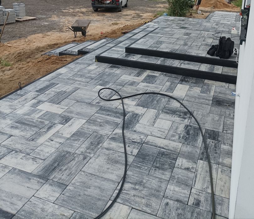 Układanie kostki brukowej