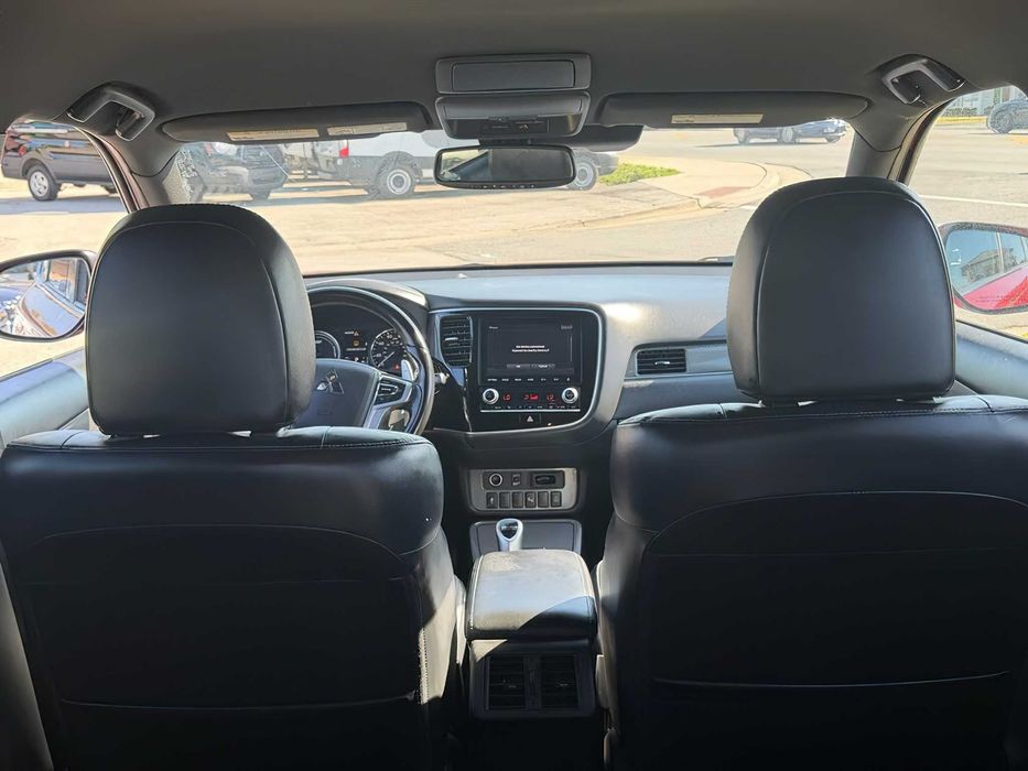 Mitsubishi Outlander Phev      2018
