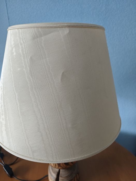 Niepowtarzalna lampa drewno tłoczone