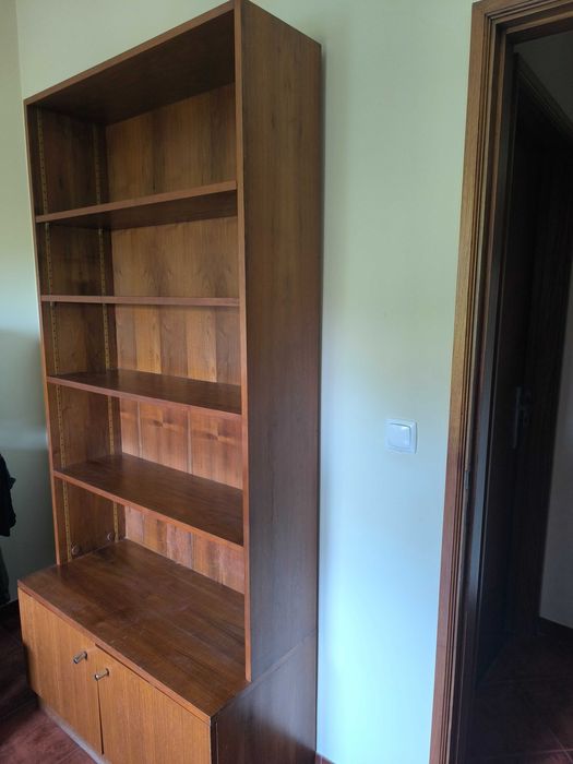 Estante madeira castanha