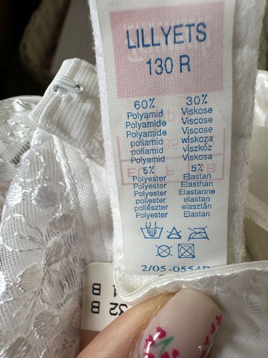 Biały stanik Triumph na fiszbinach. Rozm. 70 B