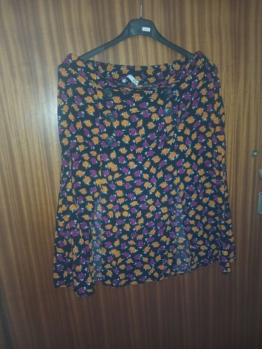 Saia lefties e blusa branca xl