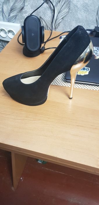 Замшеві туфлі 39 розмір