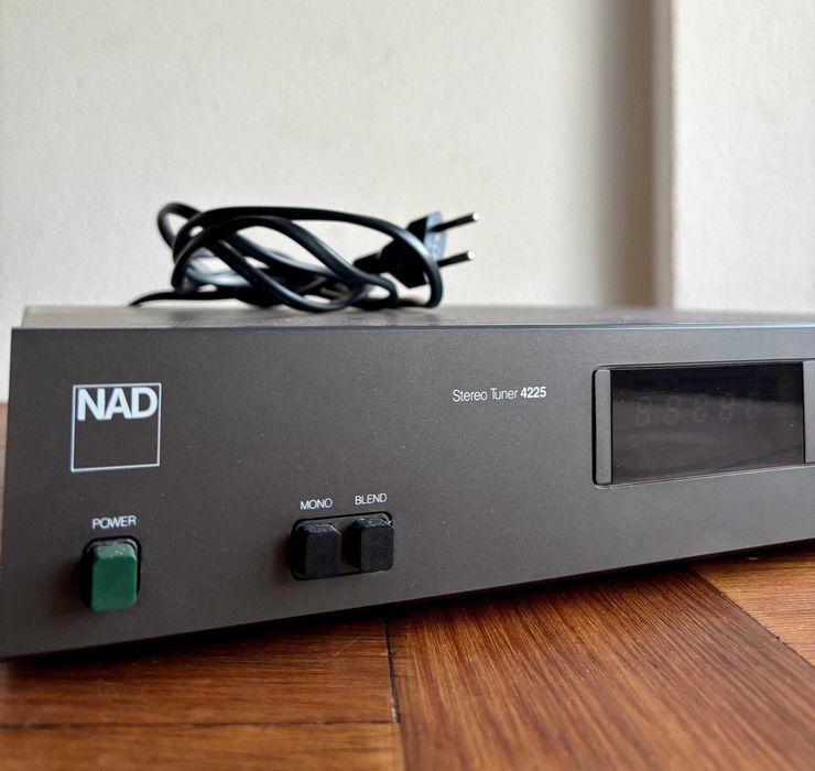 Stereo Tuner NAD 4225