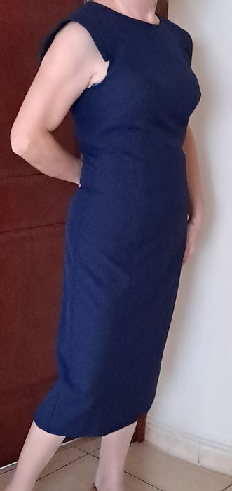 Sukienka midi granatowa prosta r.36-38"ChiChi London"