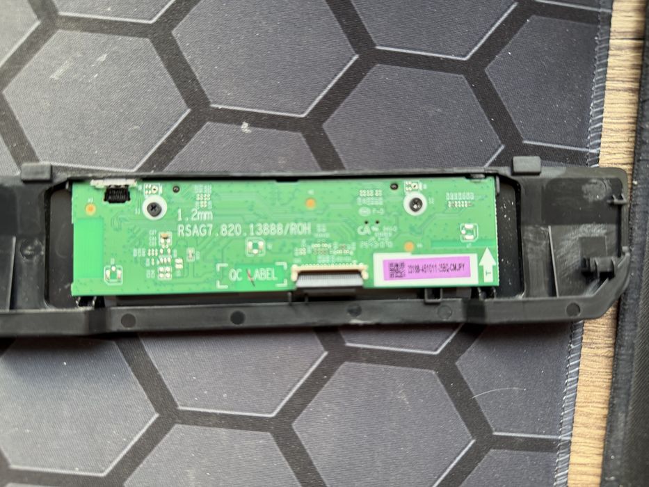 Elektronika RSAG7.820. z TV Hisense