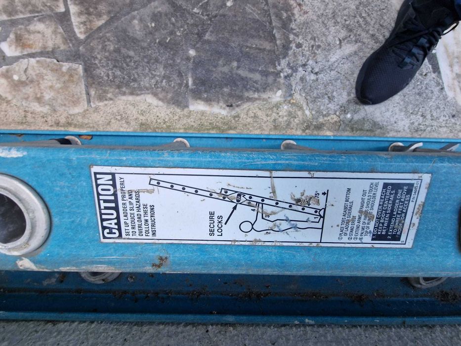 Escada Profissional de fibra de vidro paguei 800 vendendo por 250 pra desocupar espaço