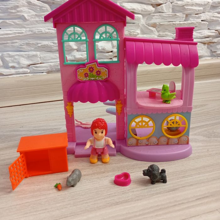 Domek ze zwierzętami jak na zdjęciach