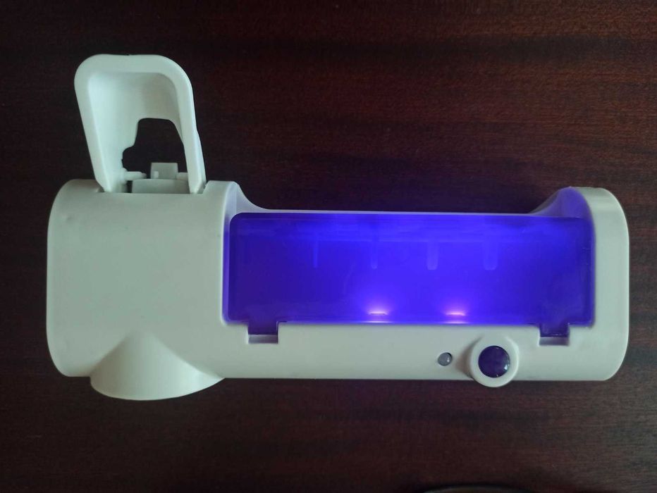 Ультрафіолетовий стерилізатор для зубних щіток