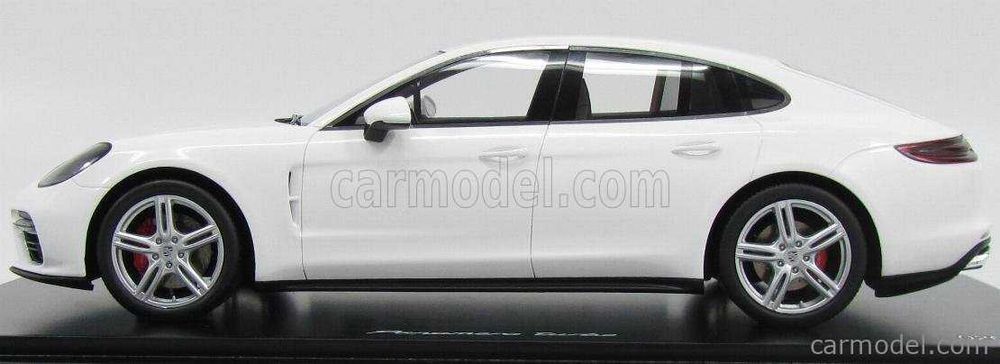 Porsche Panamera + 1/18 + Spark + Resina