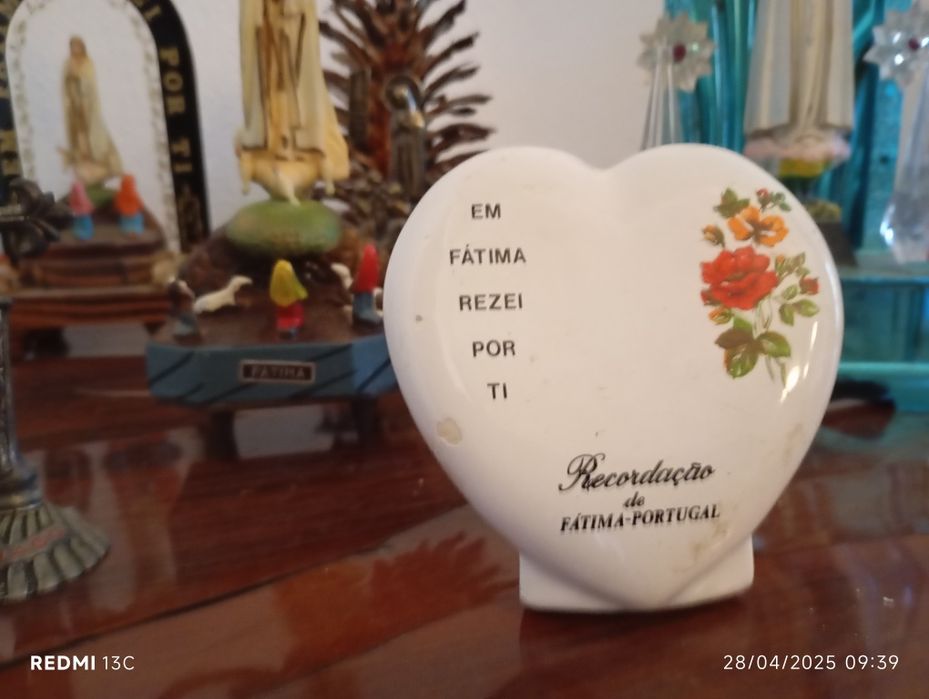 Conjunto de peças alusivas a Fátima