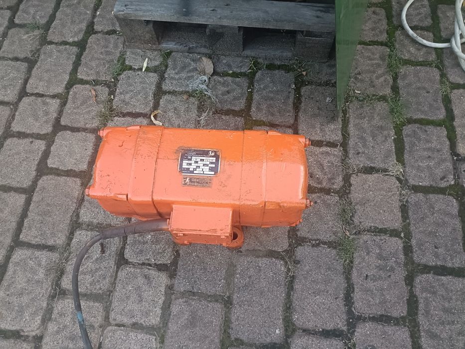 Silnik wibracyjny 1.1kw 42kg