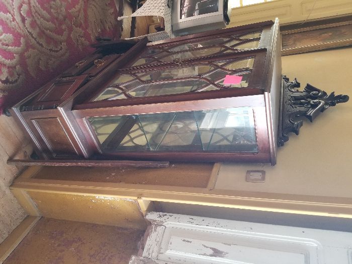 Cristaleiras ou vitrines estilo Queen Anne e outro anos 50/60