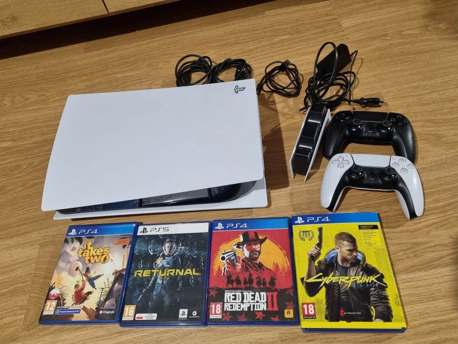 PS5 z napędem 2TB + 2 pady + Ładowarka + 4 gry