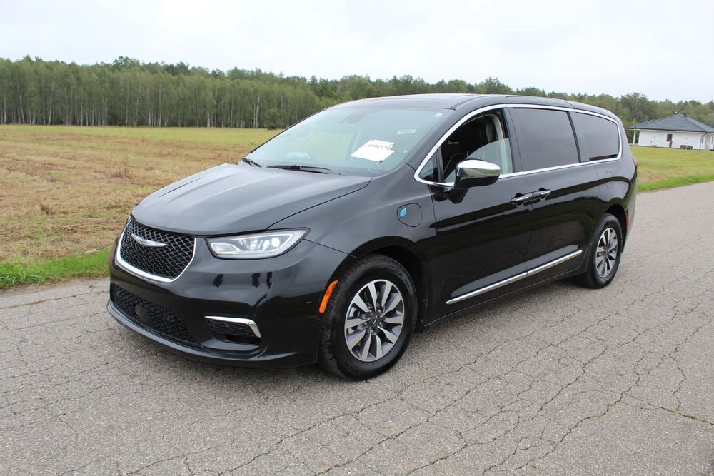 Chrysler Pacifica Chrysler Pacifica Lift 3.6 Hybrid LIMITED Panorama Harman Kamery 360