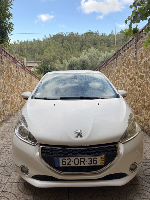Carro Peugeot 208