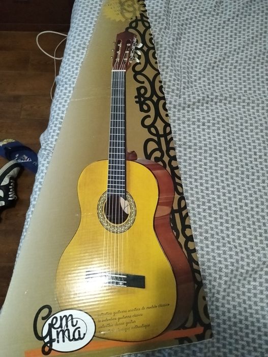 Viola) guitarra nova dentro da caixa
