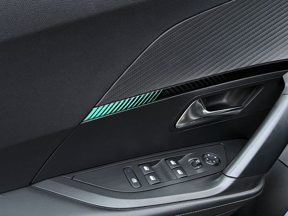 PEUGEOT 2008.               .