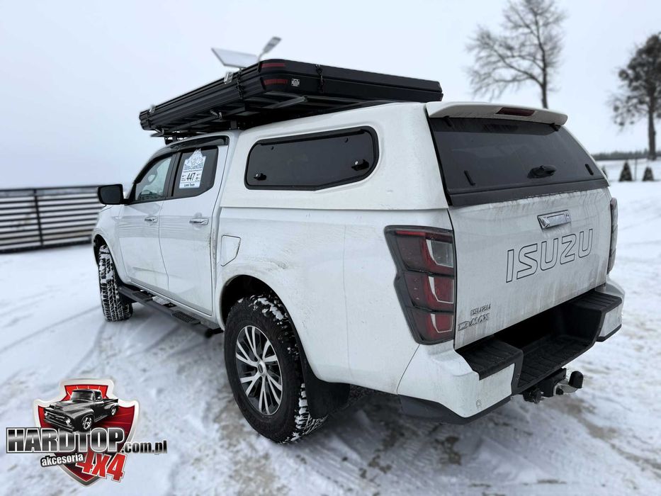 Stopnie boczne z nakładkami plastikowymi Czarne  DC Isuzu D-Max 2020+