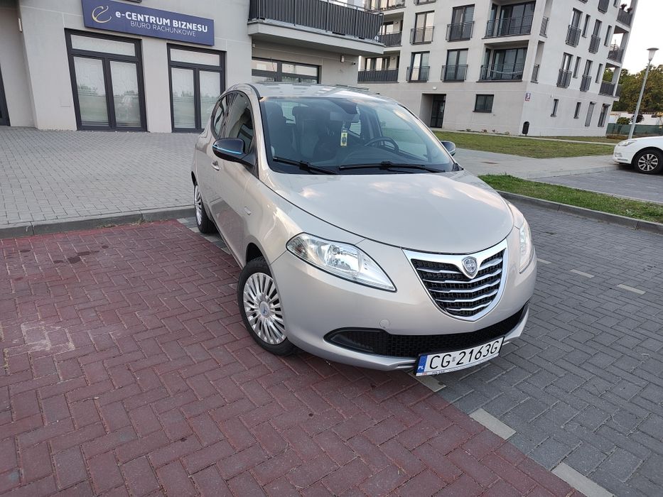 Lancia Ypsilon