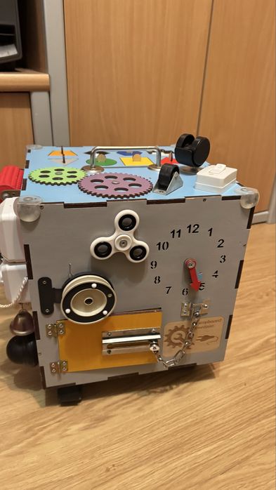 Бизикуб детский б/у