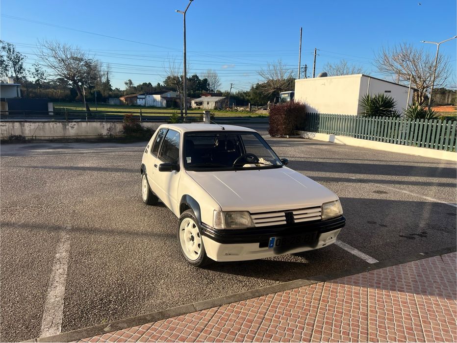 Vendo 205 xad 1.8d e outro igual para pecas mas tambem esta andar