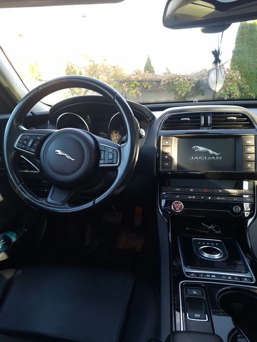Jaguar XE Jaguar Xe 2017r. Wersja premium.
