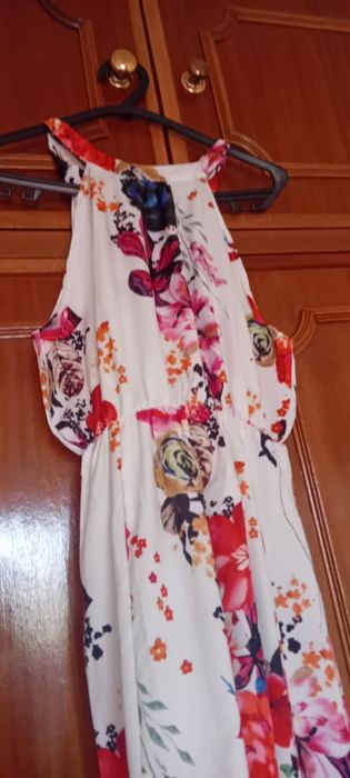 Vestido branco com estampado floral