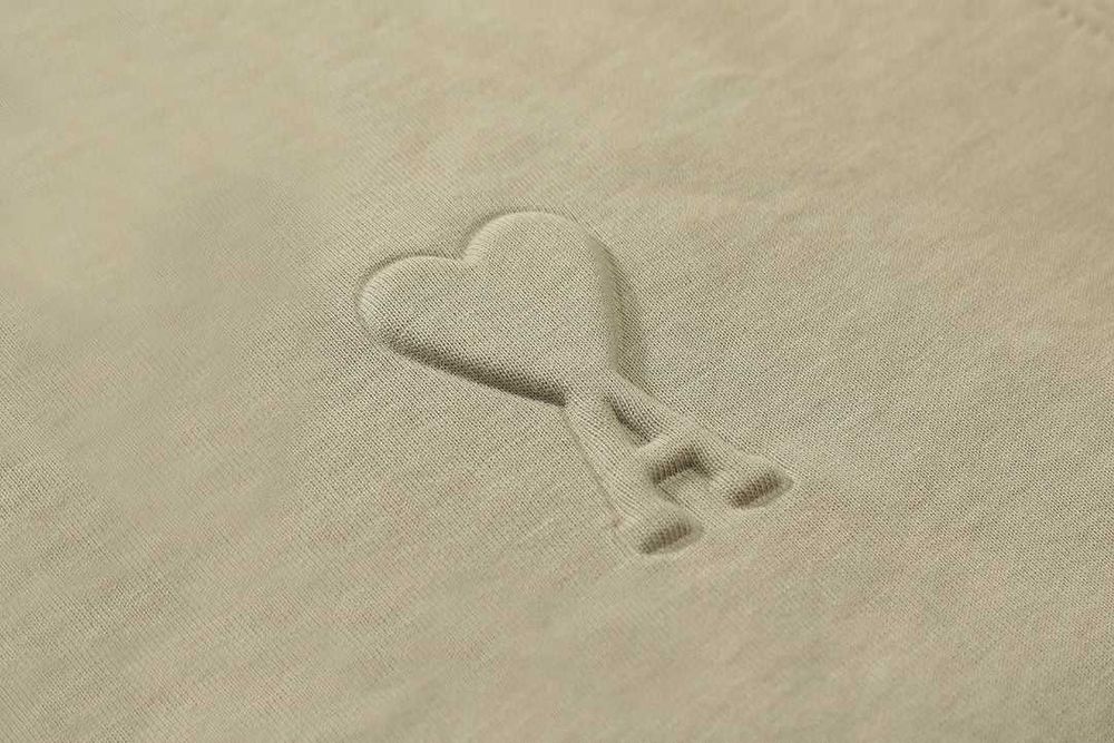 Футболка AMI Paris Ami De Coeur Embossed Heart T-Shirt Khaki