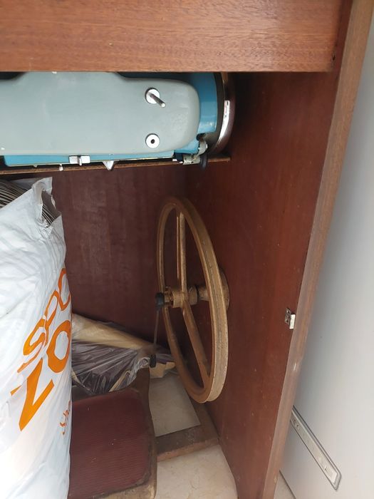 Máquina costura elétrica