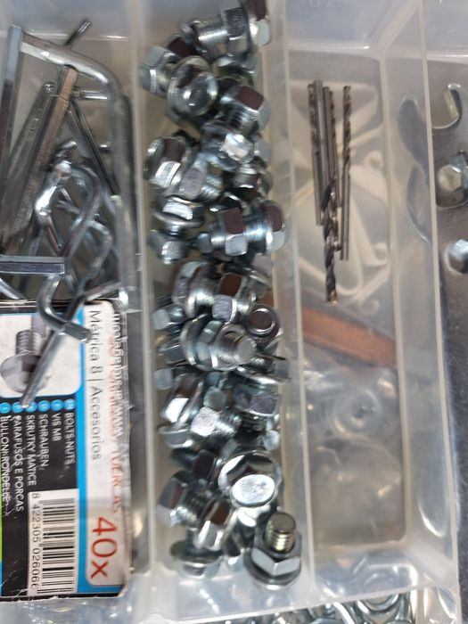 Caixa de ferramentaa de plástica com vários peças de ferragens para co