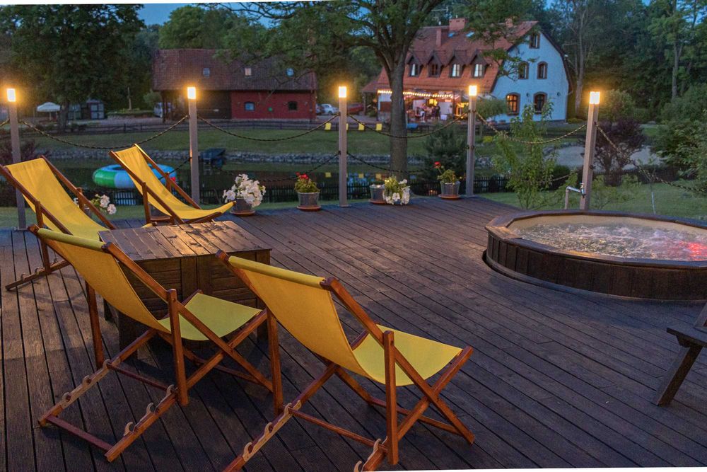 Dom Wakacyjny 400m2 nad jeziorem dla nawet 25 osób, ogród 2ha, jacuzzi