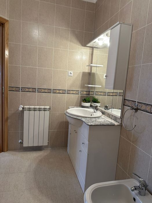 Quarto Suite só para uma pessoa em Pascoal (10 min do centro de Viseu)