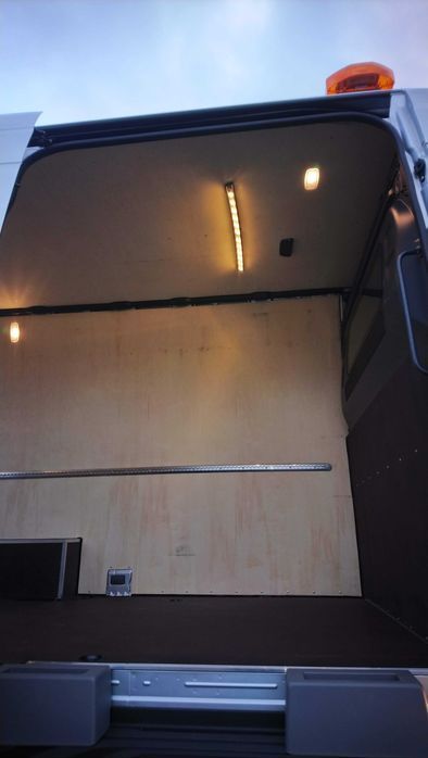 Sprinter L2H2  Zabudowa wnętrza paki auta dostawczego KANUTECH