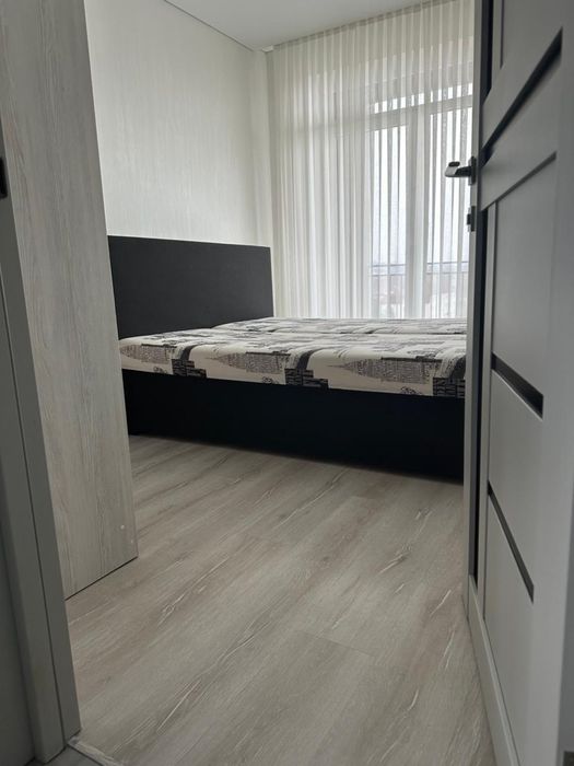 двоспальне ліжко  з нішами для білизни