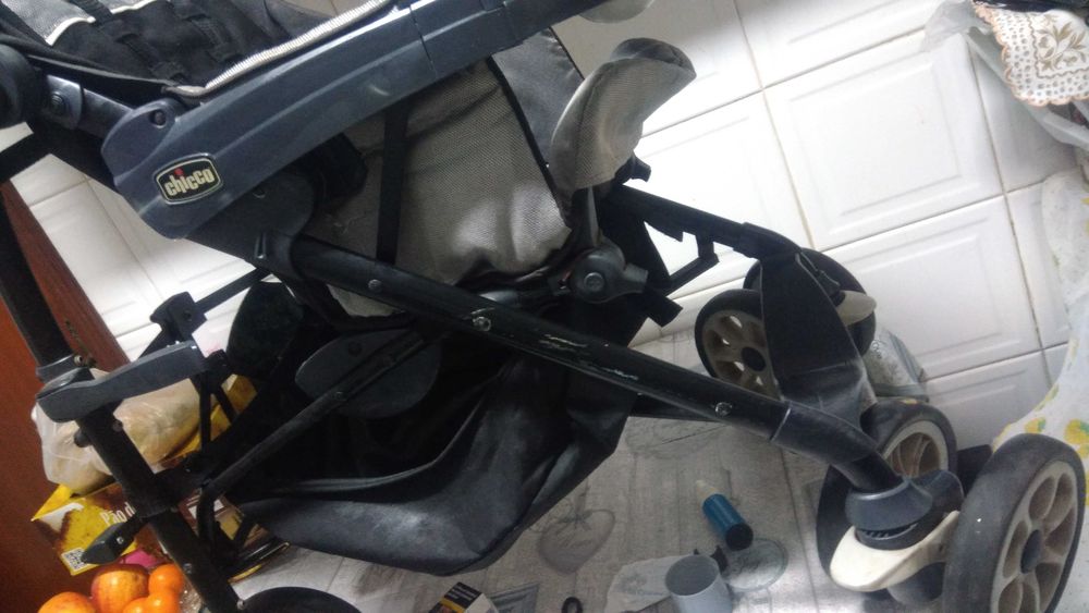 Carro de crianca chico