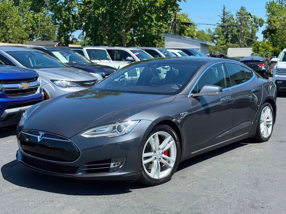 Tesla Model S      2015